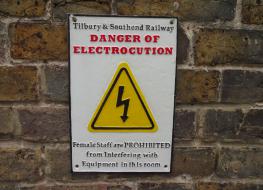 Electrocution railway sign