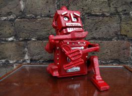 Robot moneybox -red