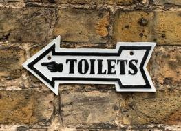 Toilets arrow sign