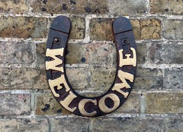 welcome horseshoe plaque