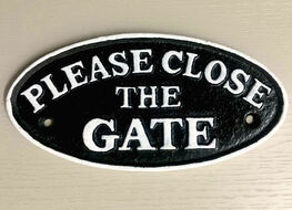 close the gate sign -black