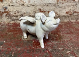 flying pig figure