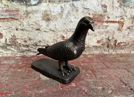 pigeon figure on base