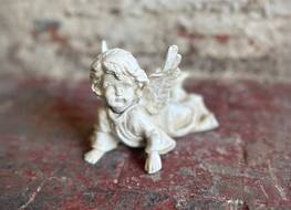 Cherub figure